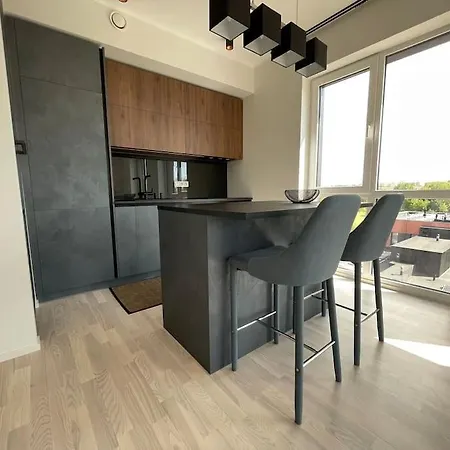 Spacious Well-lighted - Self Check-in, Parking Apartment *